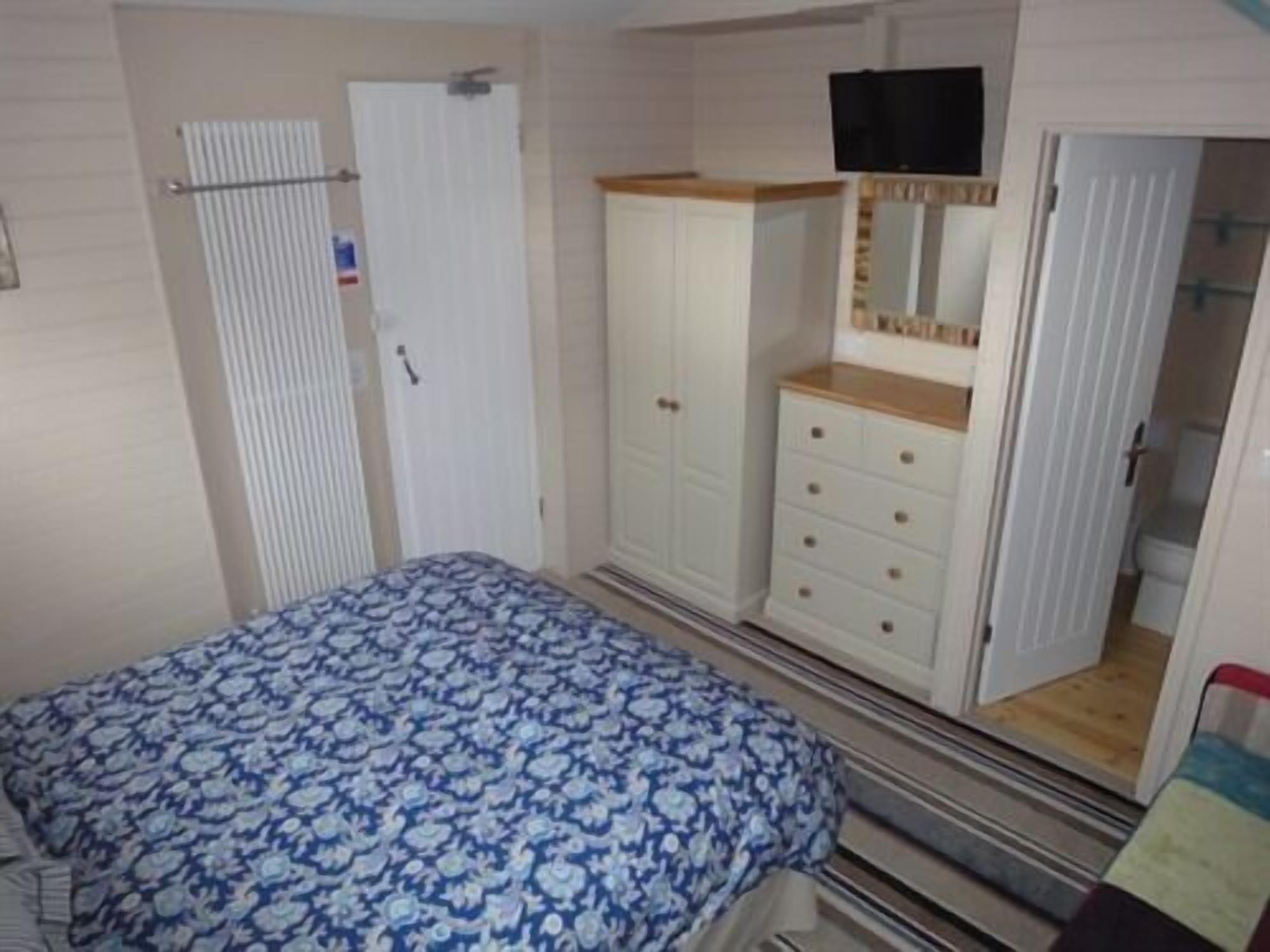 Guest house Brooke House 4*