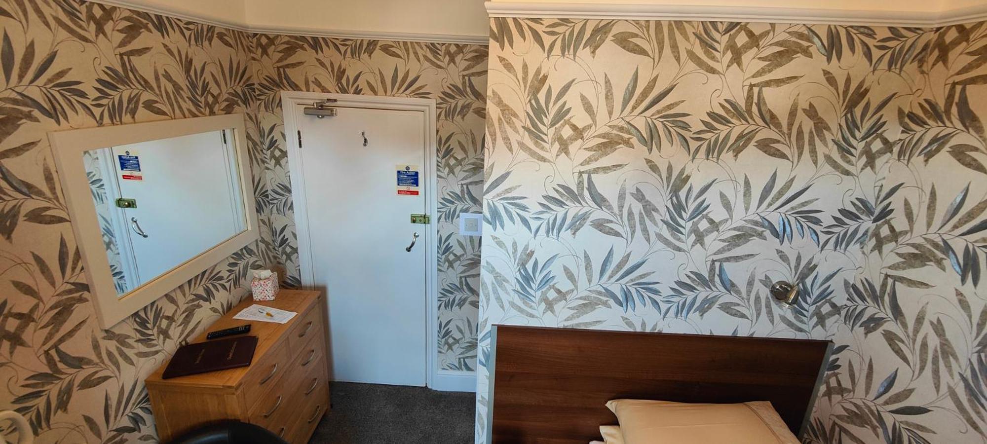 Brooke House 4*