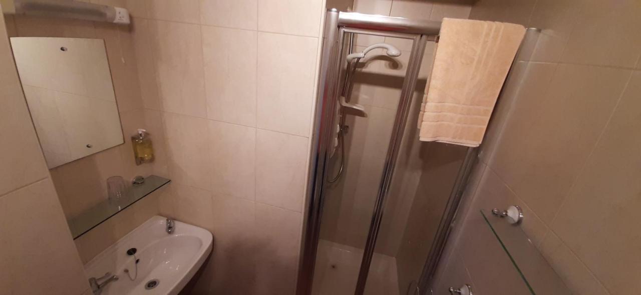 Brooke House 4*